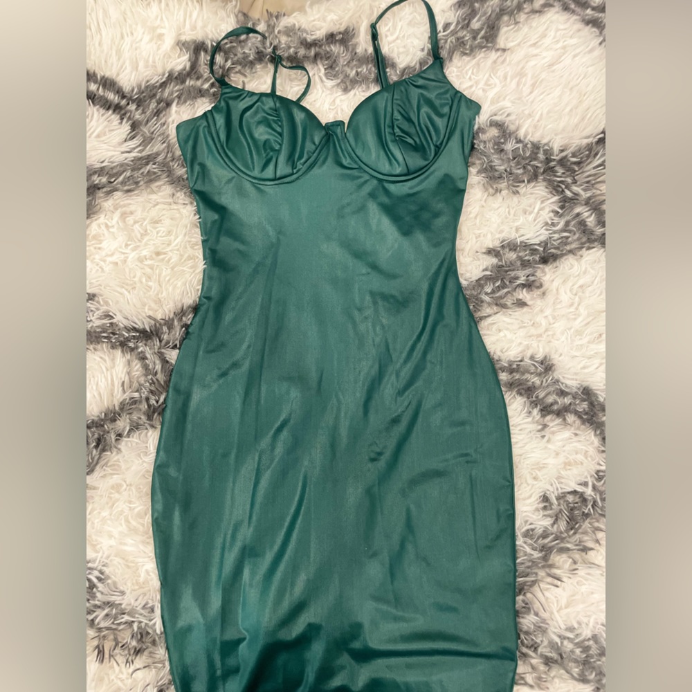 GREEN DRESS